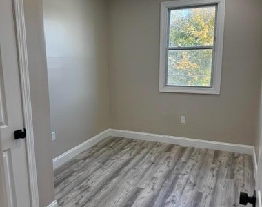 40-2f E 15 Street - Photo Thumbnail 8