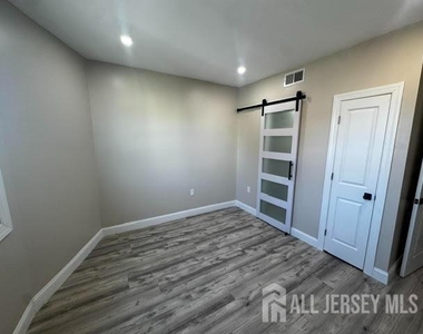 40-2f E 15 Street - Photo Thumbnail 9