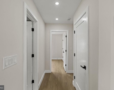 137 Ardsley Ave - Photo Thumbnail 13