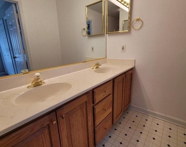 612 Currant Court - Photo Thumbnail 15