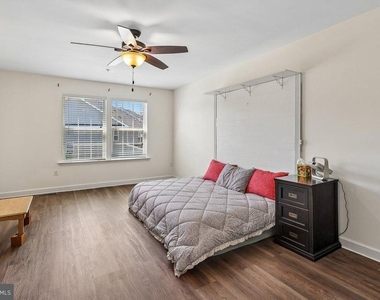 8132 Villaggio Drive - Photo Thumbnail 14