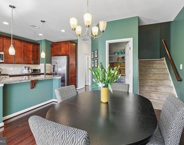 8132 Villaggio Drive - Photo Thumbnail 10
