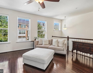 8132 Villaggio Drive - Photo Thumbnail 5