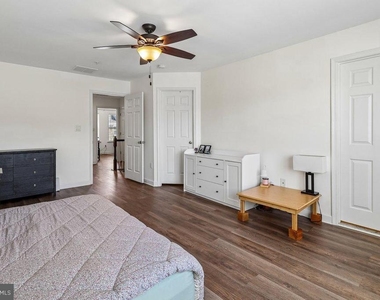8132 Villaggio Drive - Photo Thumbnail 15