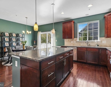 8132 Villaggio Drive - Photo Thumbnail 8