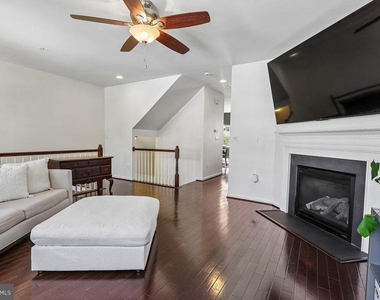 8132 Villaggio Drive - Photo Thumbnail 6
