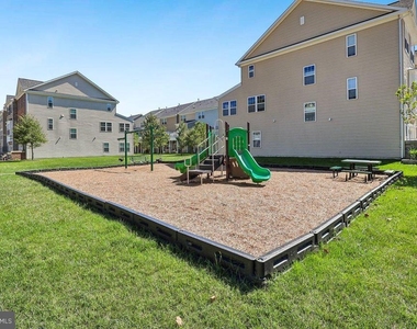 8132 Villaggio Drive - Photo Thumbnail 31