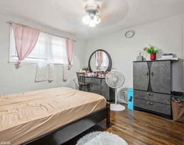 6331 N Fairfield Avenue - Photo Thumbnail 4