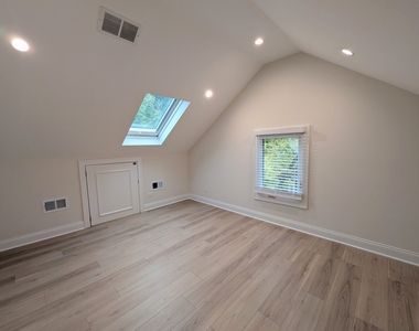 2627 N Mildred Avenue - Photo Thumbnail 13