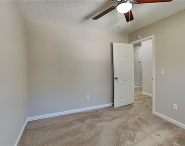241 Fox Ridge Court - Photo Thumbnail 12
