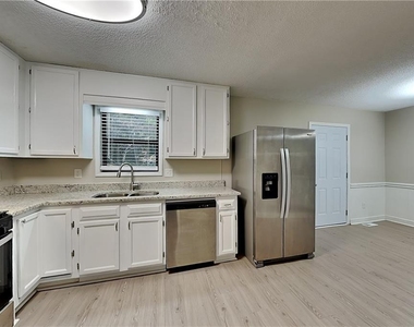 241 Fox Ridge Court - Photo Thumbnail 3