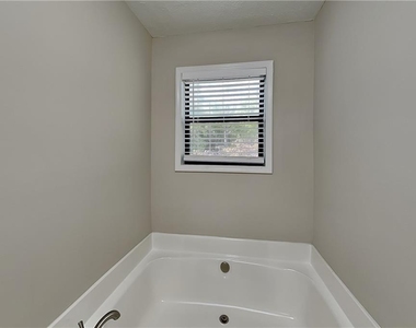 241 Fox Ridge Court - Photo Thumbnail 10