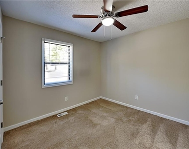 241 Fox Ridge Court - Photo Thumbnail 13