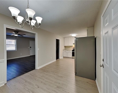 241 Fox Ridge Court - Photo Thumbnail 5