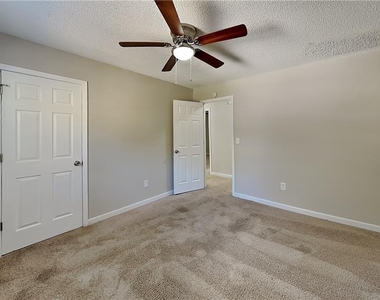 241 Fox Ridge Court - Photo Thumbnail 14