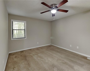 241 Fox Ridge Court - Photo Thumbnail 7