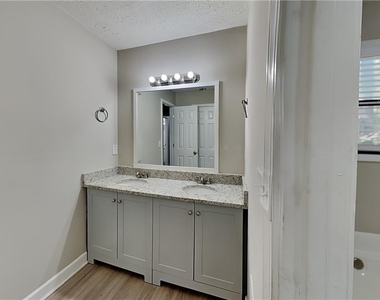 241 Fox Ridge Court - Photo Thumbnail 11