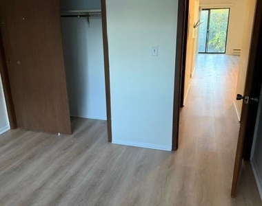 1537 Norway Lane - Photo Thumbnail 15