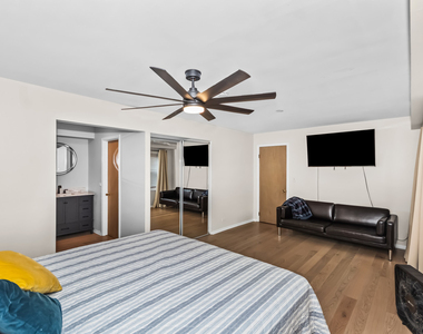 930 Hinman Avenue - Photo Thumbnail 11