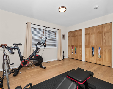 930 Hinman Avenue - Photo Thumbnail 8