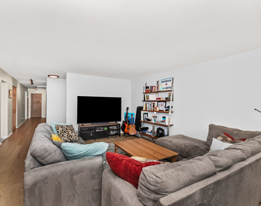 930 Hinman Avenue - Photo Thumbnail 1