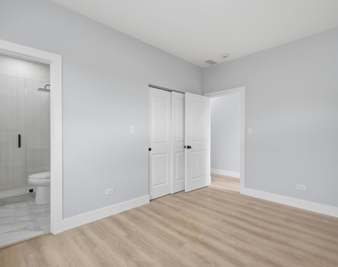 2307 S Marshall Boulevard - Photo Thumbnail 13