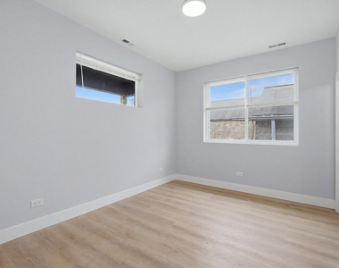 2307 S Marshall Boulevard - Photo Thumbnail 12