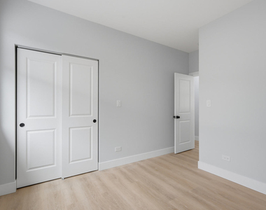 2307 S Marshall Boulevard - Photo Thumbnail 9