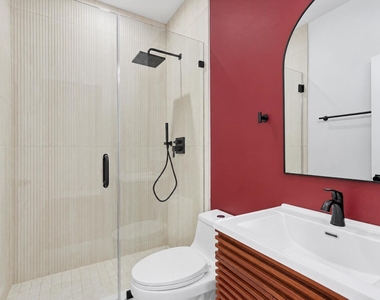 2307 S Marshall Boulevard - Photo Thumbnail 11