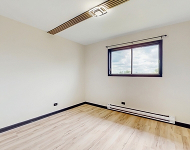4220 Bonhill Drive - Photo Thumbnail 18