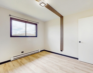 4220 Bonhill Drive - Photo Thumbnail 19