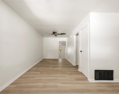 3111 Hicks Avenue - Photo Thumbnail 5