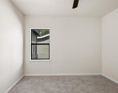 3111 Hicks Avenue - Photo Thumbnail 9