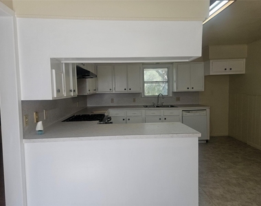 1219 Bernard Avenue - Photo Thumbnail 12