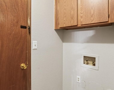 1451 Sierra Bonita Drive - Photo Thumbnail 23