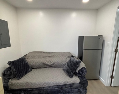 3607 Tularosa Avenue - Photo Thumbnail 10