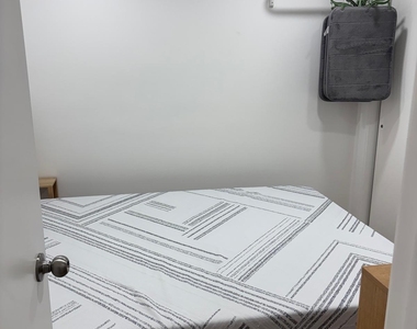 3607 Tularosa Avenue - Photo Thumbnail 17