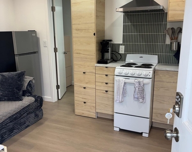 3607 Tularosa Avenue - Photo Thumbnail 7