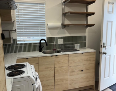 3607 Tularosa Avenue - Photo Thumbnail 11