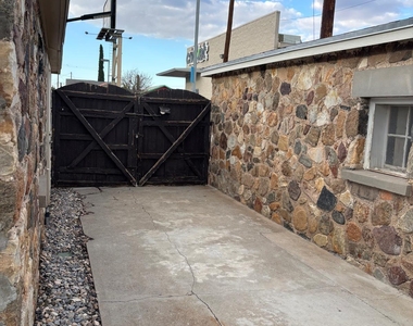 3607 Tularosa Avenue - Photo Thumbnail 1