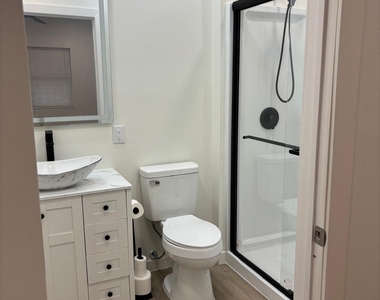 3607 Tularosa Avenue - Photo Thumbnail 15