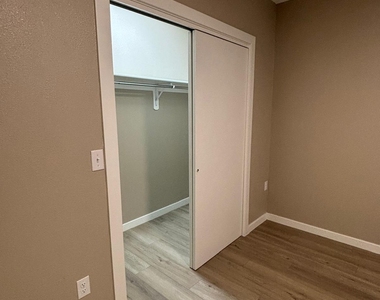 3607 Tularosa Avenue - Photo Thumbnail 12