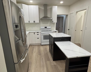 3607 Tularosa Avenue - Photo Thumbnail 8