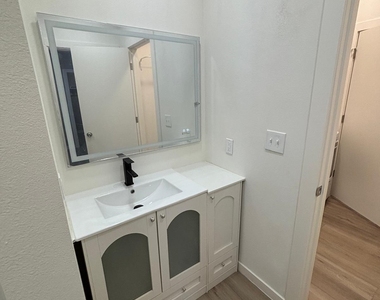 3607 Tularosa Avenue - Photo Thumbnail 18