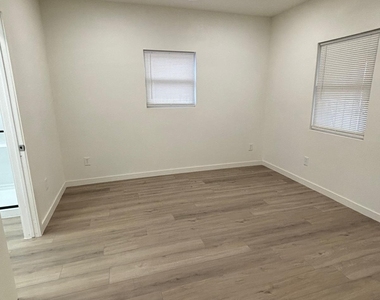 3607 Tularosa Avenue - Photo Thumbnail 14