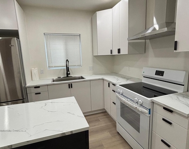 3607 Tularosa Avenue - Photo Thumbnail 6