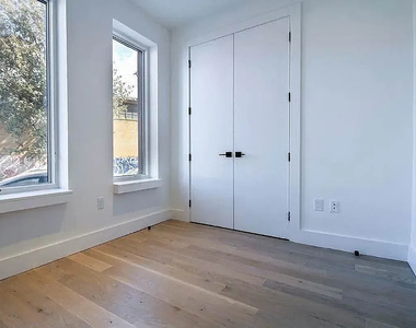 246 Johnson Avenue - Photo Thumbnail 5