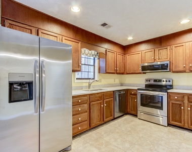 102 Pine Point - Photo Thumbnail 10