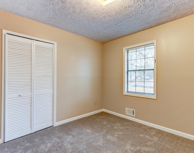 102 Pine Point - Photo Thumbnail 17