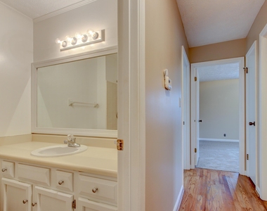 102 Pine Point - Photo Thumbnail 14
